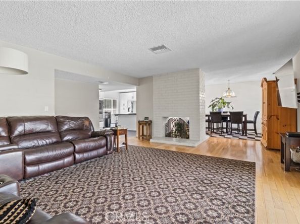 20323 Haynes Street, Winnetka (los Angeles) CA 91306