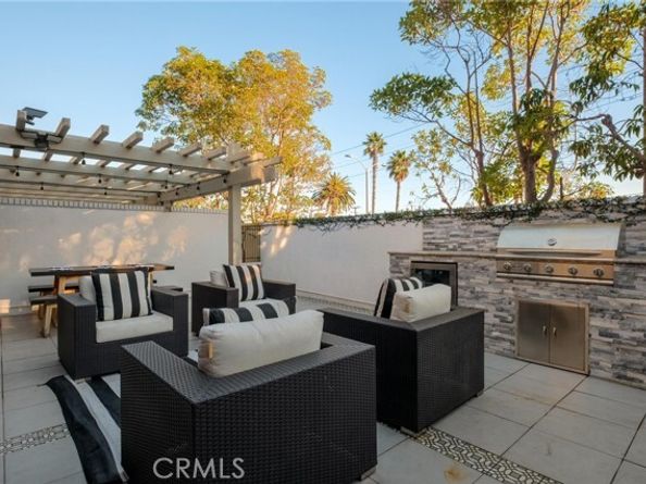 18 Malaga Place East, Manhattan Beach CA 90266