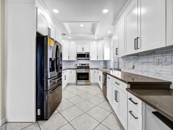 20920 COMMUNITY Street 7, Canoga Park (los Angeles) CA 91304