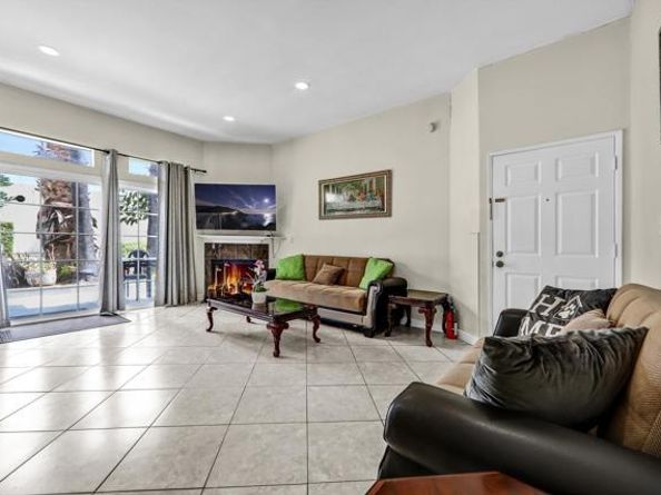 20920 COMMUNITY Street 7, Canoga Park (los Angeles) CA 91304