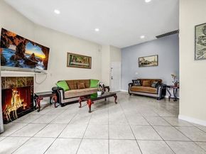 20920 COMMUNITY Street 7, Canoga Park (los Angeles) CA 91304