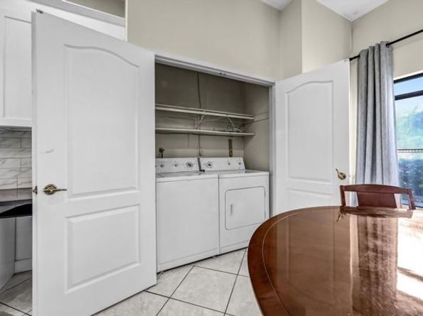 20920 COMMUNITY Street 7, Canoga Park (los Angeles) CA 91304