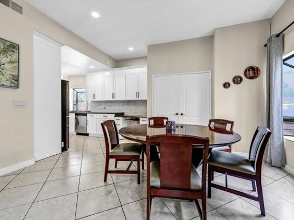 20920 COMMUNITY Street 7, Canoga Park (los Angeles) CA 91304