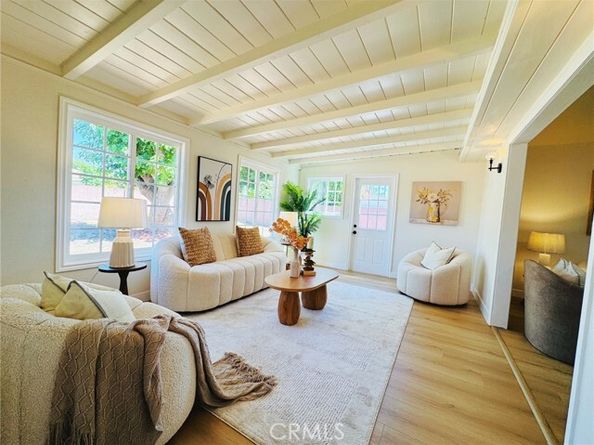 9906 LEV Avenue, Pacoima (los Angeles) CA 91331