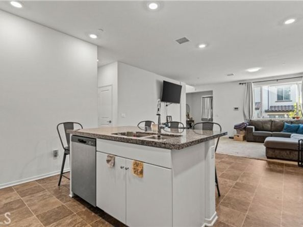 5604 Altamura Way, Fontana CA 92336
