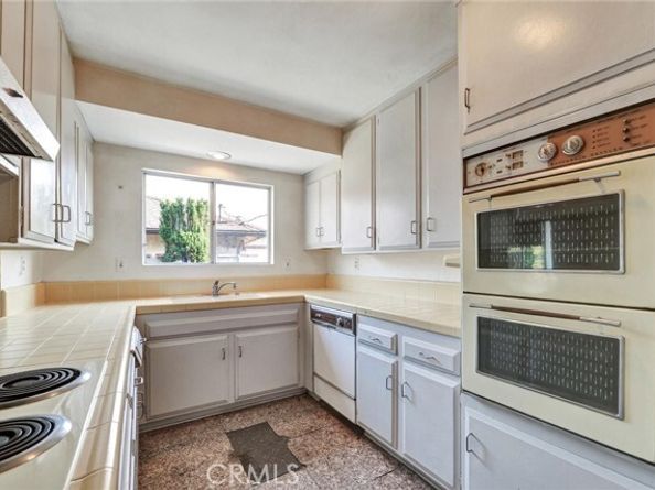 8720 Mulberry Drive, Sunland (los Angeles) CA 91040