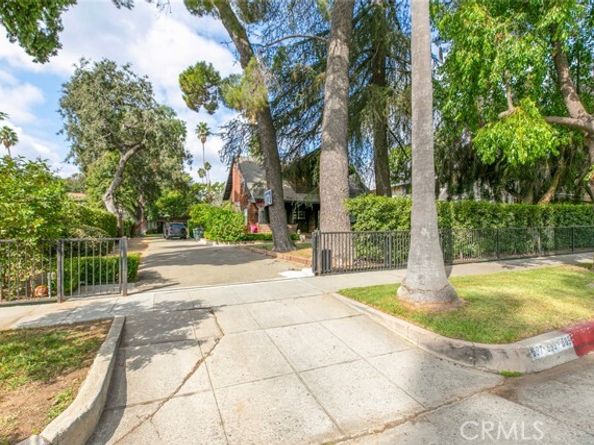 597 N Hill Avenue, Pasadena CA 91106