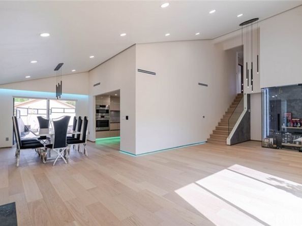 10861 Lindley Avenue, Granada Hills (los Angeles) CA 91344