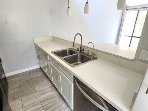 11107 Arminta Street 22, Sun Valley (los Angeles) CA 91352