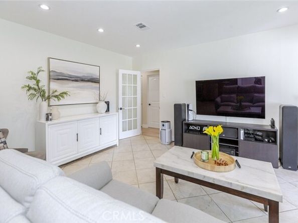 11484 Erwin Street, North Hollywood (los Angeles) CA 91606
