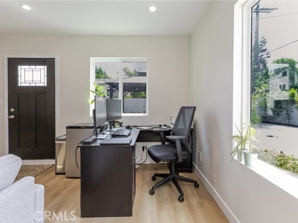 11484 Erwin Street, North Hollywood (los Angeles) CA 91606