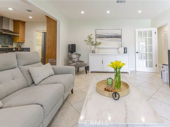 11484 Erwin Street, North Hollywood (los Angeles) CA 91606