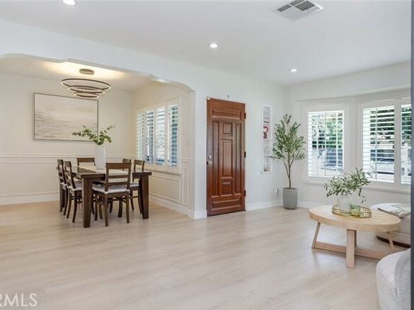 11484 Erwin Street, North Hollywood (los Angeles) CA 91606