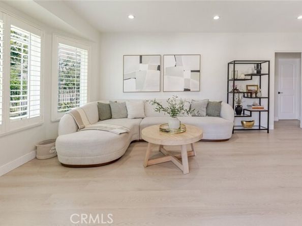 11484 Erwin Street, North Hollywood (los Angeles) CA 91606