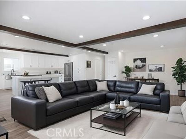 2131 S Cloverdale, Los Angeles CA 90016