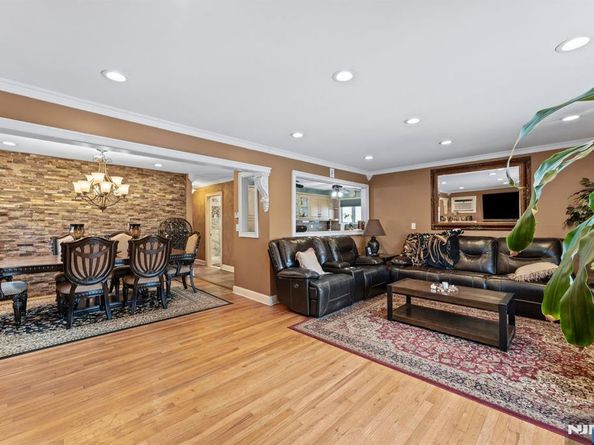 17 Acorn Road, Secaucus NJ 07094