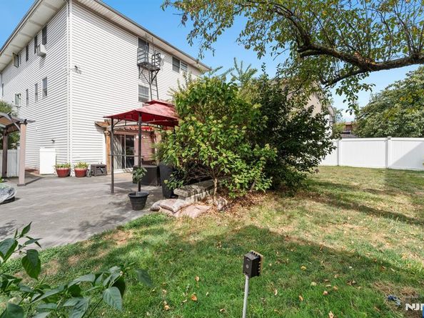 17 Acorn Road, Secaucus NJ 07094