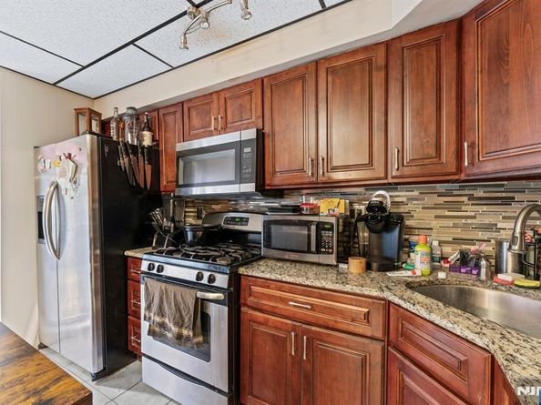 17 Acorn Road, Secaucus NJ 07094
