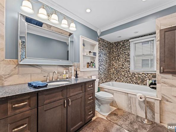 17 Acorn Road, Secaucus NJ 07094