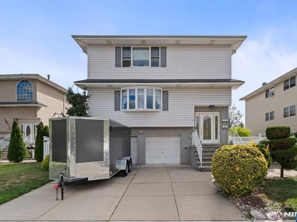 17 Acorn Road, Secaucus NJ 07094