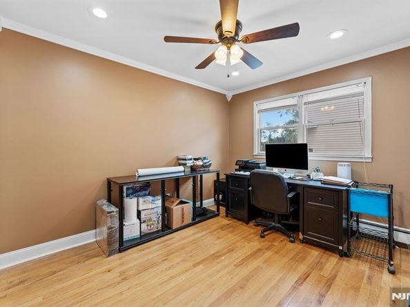 17 Acorn Road, Secaucus NJ 07094