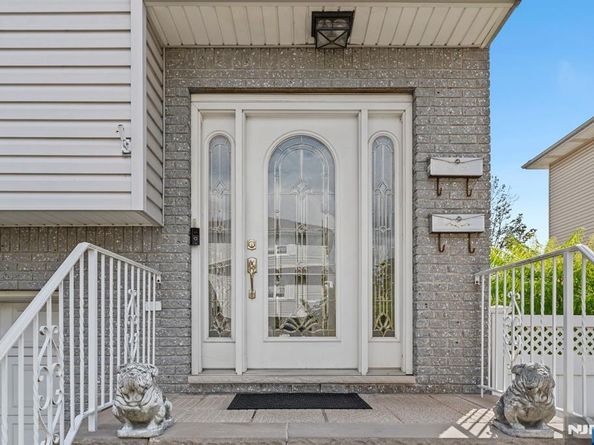 17 Acorn Road, Secaucus NJ 07094