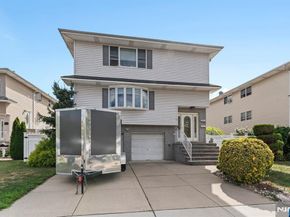 17 Acorn Road, Secaucus NJ 07094
