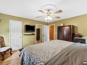 17 Acorn Road, Secaucus NJ 07094
