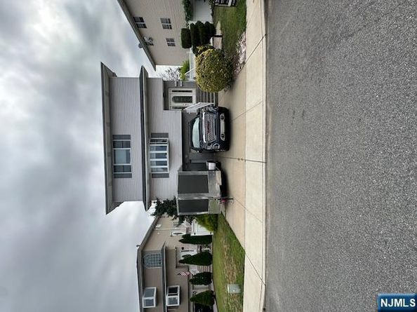 17 Acorn Road, Secaucus NJ 07094