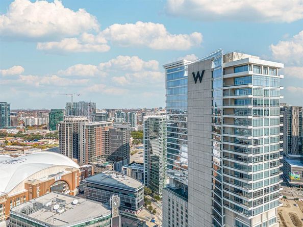 2430  Victory Park Lane  2509, Dallas Texas 75219
