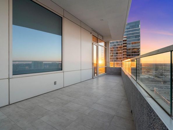 2430  Victory Park Lane  2509, Dallas Texas 75219