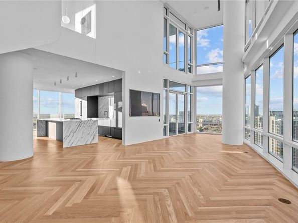 2430  Victory Park Lane  2509, Dallas Texas 75219