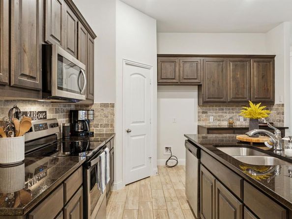 3504  Peterborough Mews , Dallas Texas 75236
