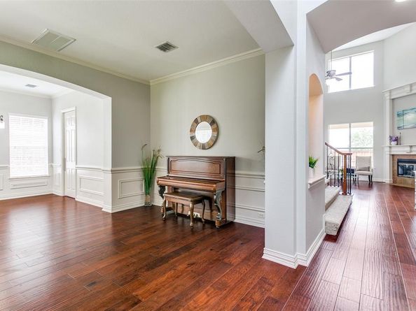 869  Winchester Drive , Lewisville Texas 75056