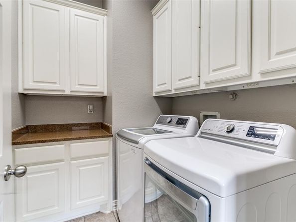 869  Winchester Drive , Lewisville Texas 75056
