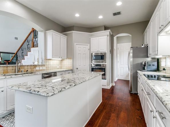 869  Winchester Drive , Lewisville Texas 75056