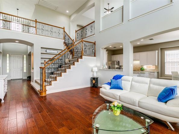 869  Winchester Drive , Lewisville Texas 75056