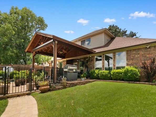 6321  Cobblestone Lane , Arlington Texas 76001