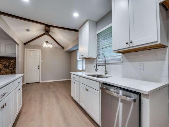 1044  Peach Lane , DeSoto Texas 75115