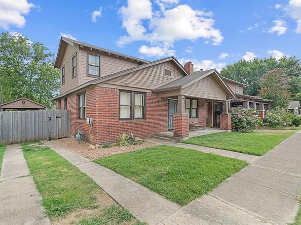 1120 E Terrell Avenue , Fort Worth Texas 76104
