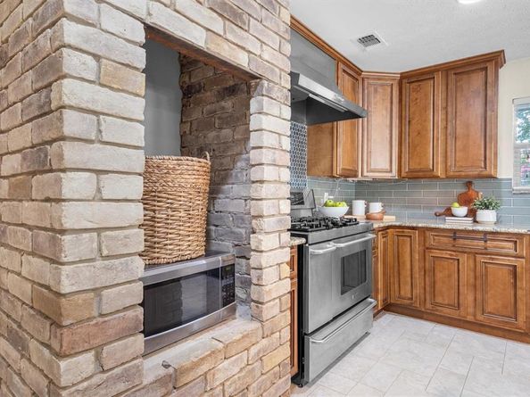 2016  Pembrooke Place , Denton Texas 76205