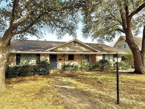 10016  Clearmeadow Drive , Dallas Texas 75238