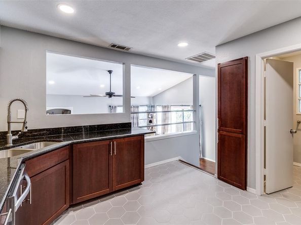 6119  Summer Creek Circle , Dallas Texas 75231