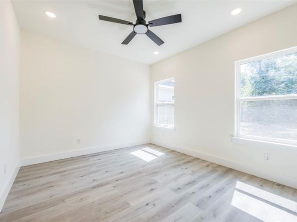 2404  Garden Drive , Dallas Texas 75215