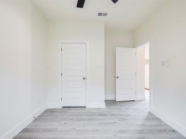 2404  Garden Drive , Dallas Texas 75215