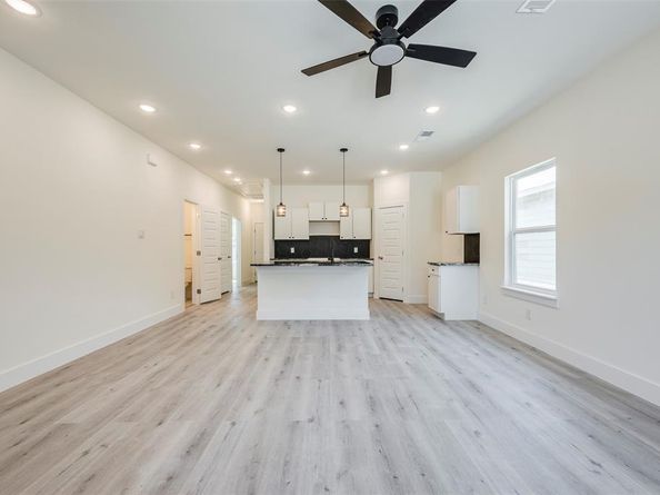 2404  Garden Drive , Dallas Texas 75215