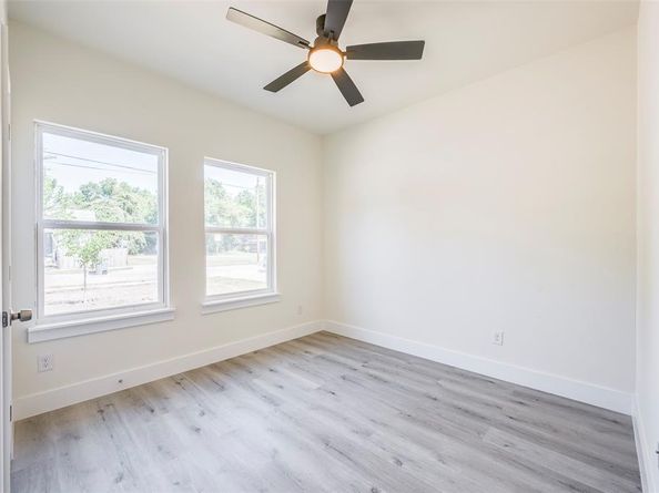 2404  Garden Drive , Dallas Texas 75215