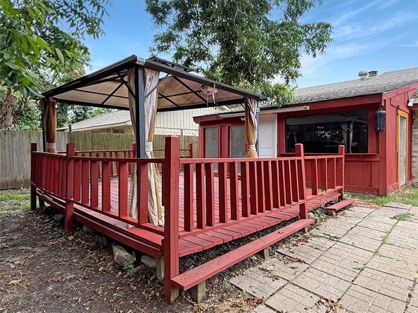 1010  Westbrook Drive , Garland Texas 75043