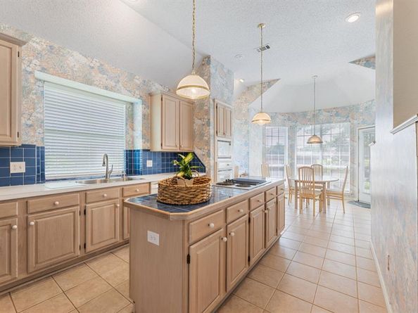 813  Palm Desert Drive , Garland Texas 75044
