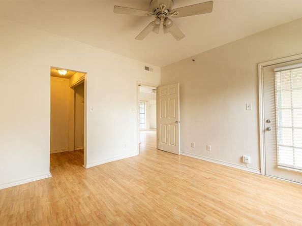 3105  san jacinto Street  210, Dallas Texas 75204